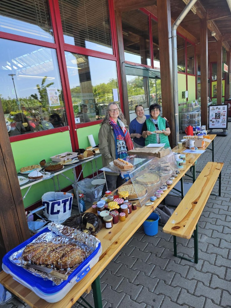 Kuchenverkauf bei Dehner